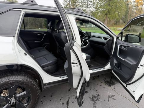 Used 2020 Toyota RAV4 XSE image 16