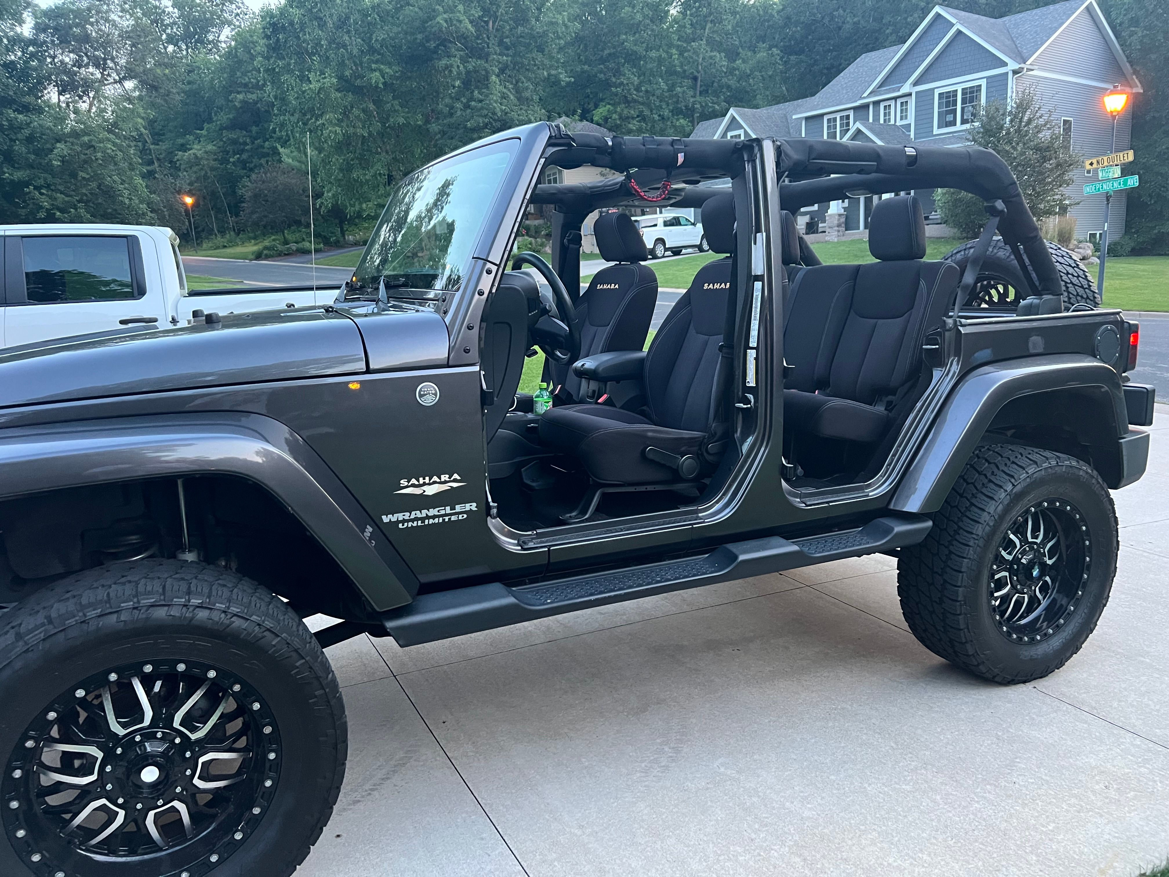 Used 2014 Jeep Wrangler Unlimited Sahara w/ Dual Top Group AWD/4WD image 7