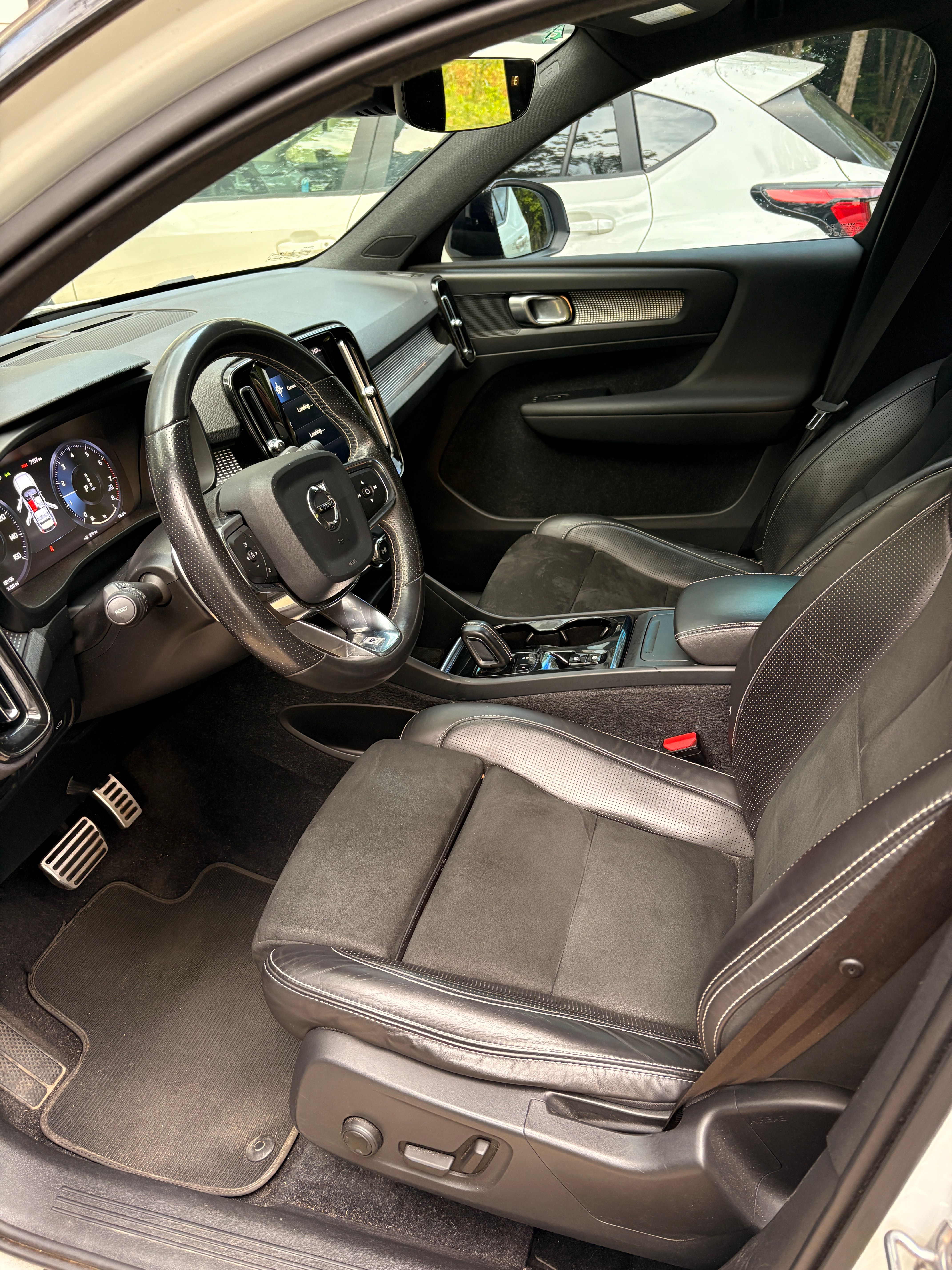 Used 2019 Volvo XC40 T5 R-Design AWD/4WD image 8