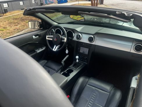 Used 2005 Ford Mustang GT Premium image 35