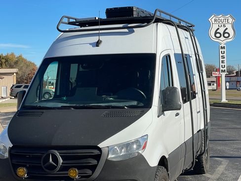 Used 2019 Mercedes-Benz Sprinter 2500 image 2
