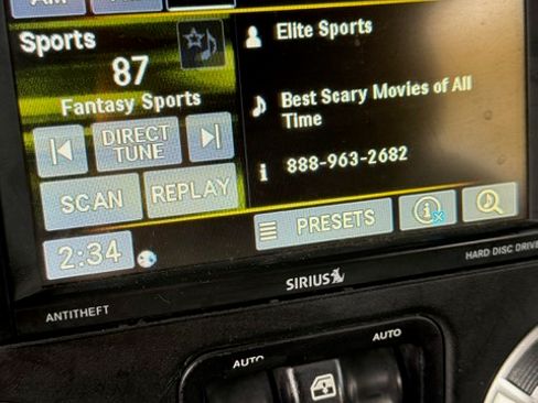 Used 2016 Jeep Wrangler Unlimited Rubicon image 24