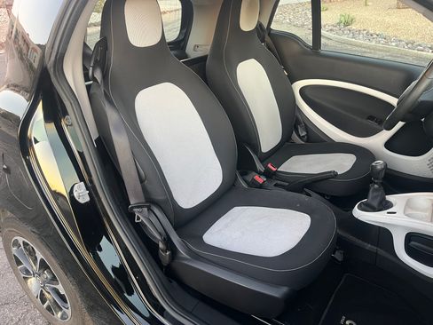 Used 2016 smart fortwo passion image 22