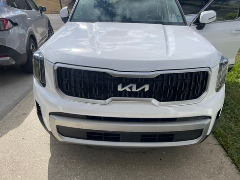 Used 2023 Kia Telluride EX image 2
