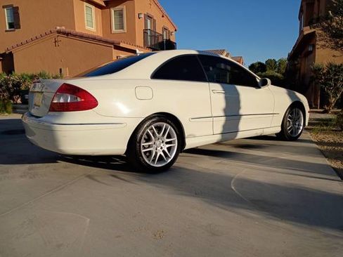 Used 2009 Mercedes-Benz CLK 350 Coupe image 4