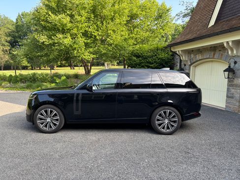 Used 2023 Land Rover Range Rover Long Wheelbase Autobiography AWD/4WD image 10