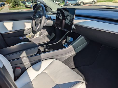 Used 2019 Tesla Model 3 Long Range image 19