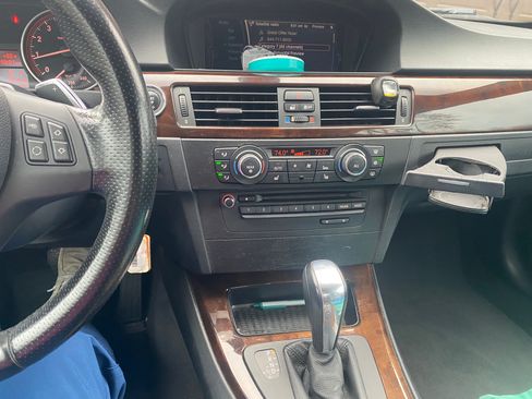 Used 2011 BMW 335i Convertible image 6