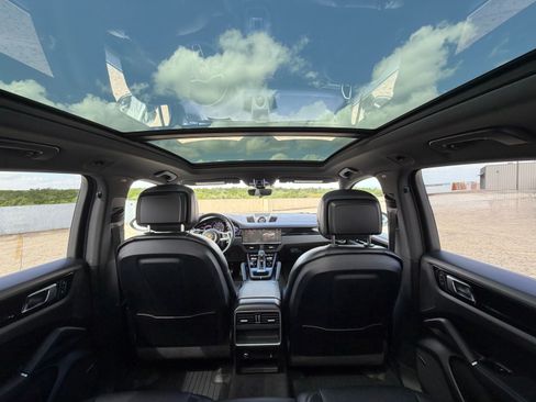 Used 2022 Porsche Cayenne AWD/4WD image 20