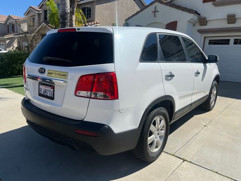 Used 2011 Kia Sorento LX image 4