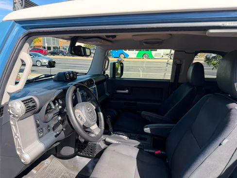 Used 2013 Toyota FJ Cruiser 4WD w/ Convenience Pkg image 9