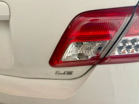 Used 2010 Toyota Camry LE FWD image 8