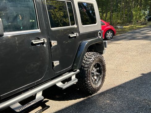 Used 2012 Jeep Wrangler Unlimited Sahara w/ Connectivity Group image 6