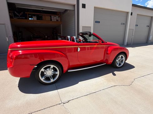 Used 2004 Chevrolet SSR w/ Preferred Equipment Group RWD image 8