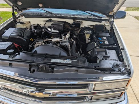 Used 1997 Chevrolet Silverado 1500 4x4 Regular Cab w/ Preferred Equipment Group 2 image 4