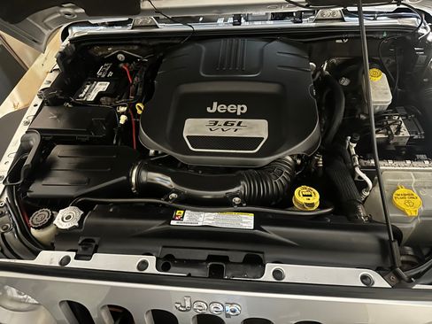 Used 2012 Jeep Wrangler Rubicon w/ Dual Top Group image 19