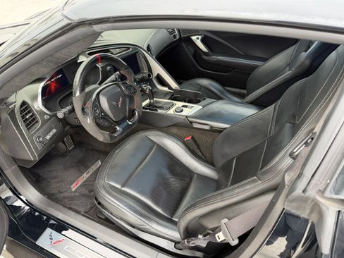Used 2015 Chevrolet Corvette Z06 w/ 3LZ Preferred Equipment Group RWD image 12