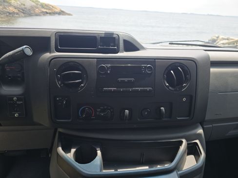 Used 2014 Ford E-150 and Econoline 150 w/ Power Group image 6