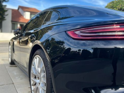 Used 2018 Porsche Panamera 4S image 10