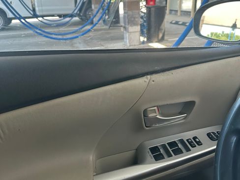 Used 2012 Toyota Prius V Five image 12