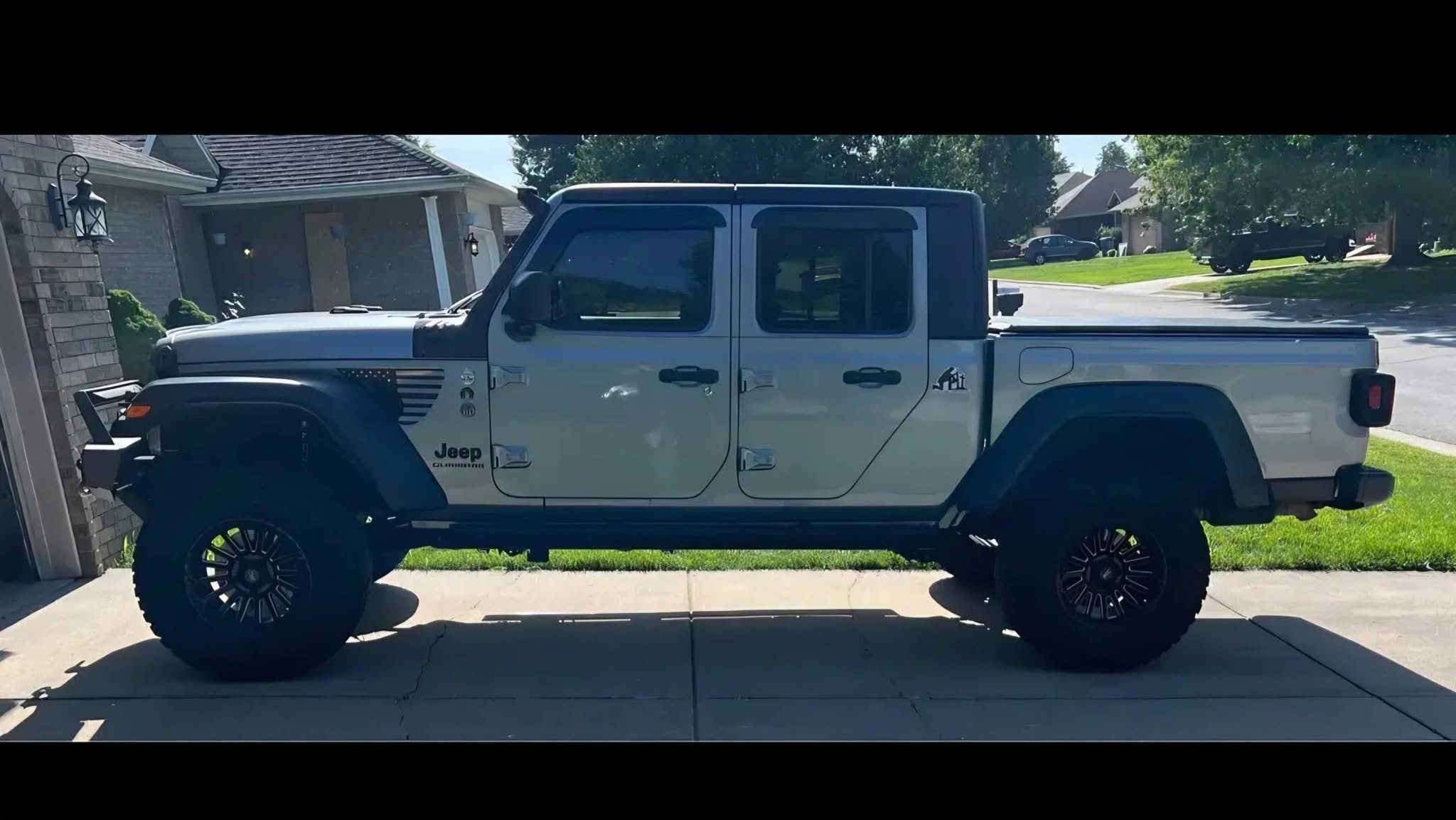 Used 2020 Jeep Gladiator Sport w/ Quick Order Package 24S AWD/4WD image 10
