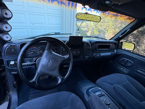Used 1998 Chevrolet Silverado 2500 4x4 Extended Cab image 17