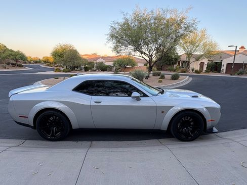 Used 2022 Dodge Challenger R/T Scat Pack RWD image 5