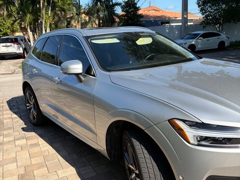 Used 2019 Volvo XC60 T5 Momentum w/ Premium Package image 5