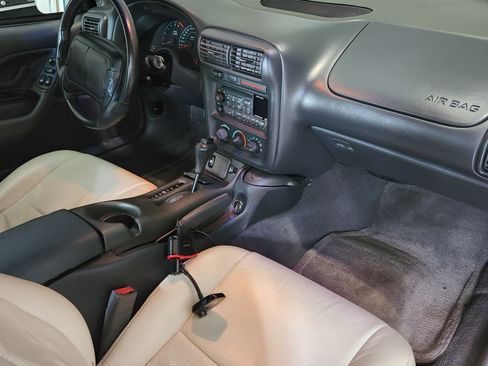 Used 1998 Chevrolet Camaro Z28 RWD image 15