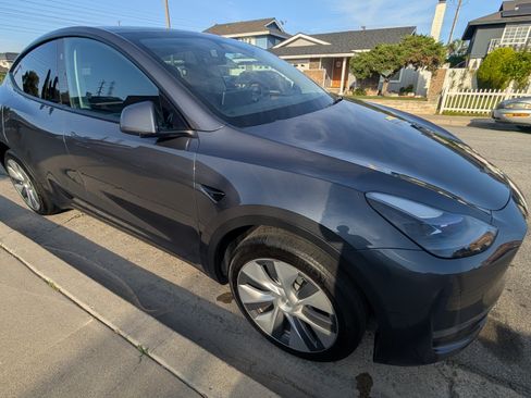 Used 2023 Tesla Model Y Long Range image 6
