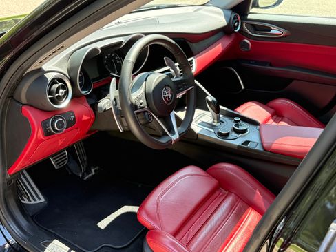 Used 2019 Alfa Romeo Giulia Ti Sport w/ Quick Order Package 22S Sport AWD/4WD image 12