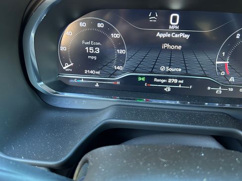 Used 2024 GMC Yukon SLT w/ SLT Luxury Package image 7