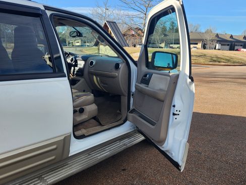 Used 2005 Ford Expedition Eddie Bauer image 5