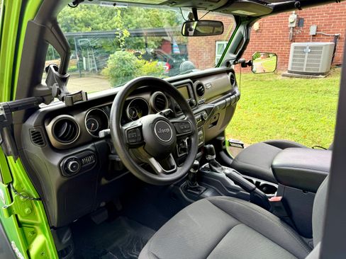 Used 2018 Jeep Wrangler Sport image 9