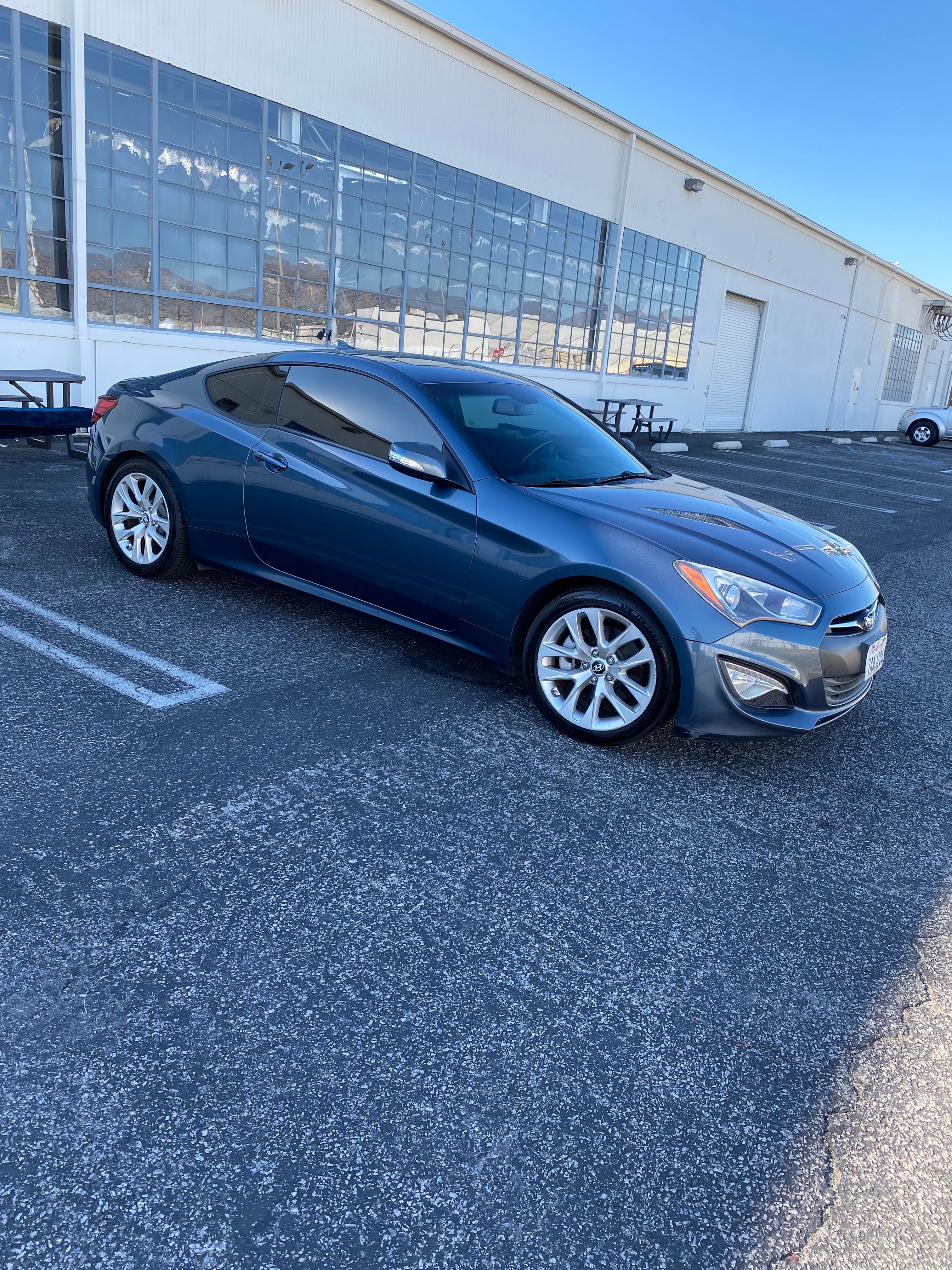 Used 2013 Hyundai Genesis 3.8 RWD image 9