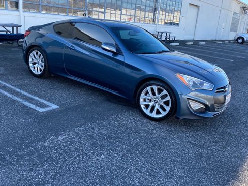 Used 2013 Hyundai Genesis 3.8 image 9