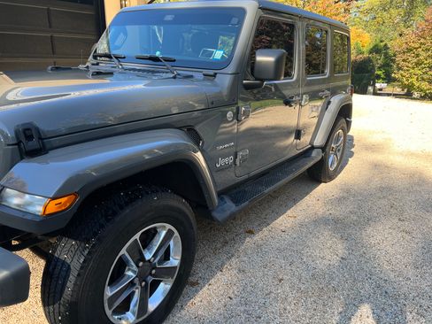 Used 2021 Jeep Wrangler Unlimited Sahara w/ Uconnect 4C Nav & Sound Group image 6