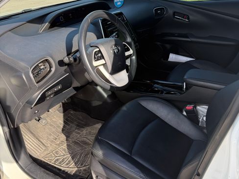 Used 2017 Toyota Prius Four w/ Advanced Technology Package image 10