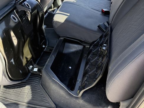 Used 2018 Toyota Tacoma TRD Sport w/ Technology Package image 17