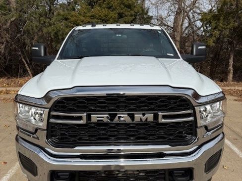 Used 2024 RAM 3500 Tradesman w/ Chrome Appearance Group image 4