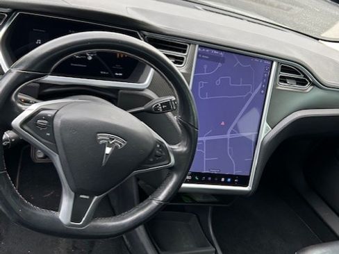 Used 2013 Tesla Model S Sedan 4D image 2