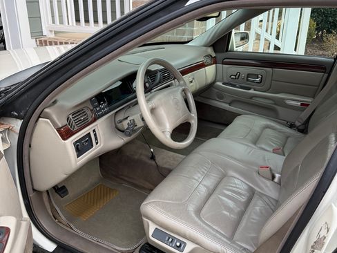 Used 1998 Cadillac De Ville Sedan image 2
