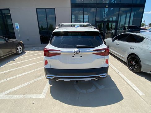 Used 2021 Kia Seltos SX w/ SX Sunroof Package AWD/4WD image 9