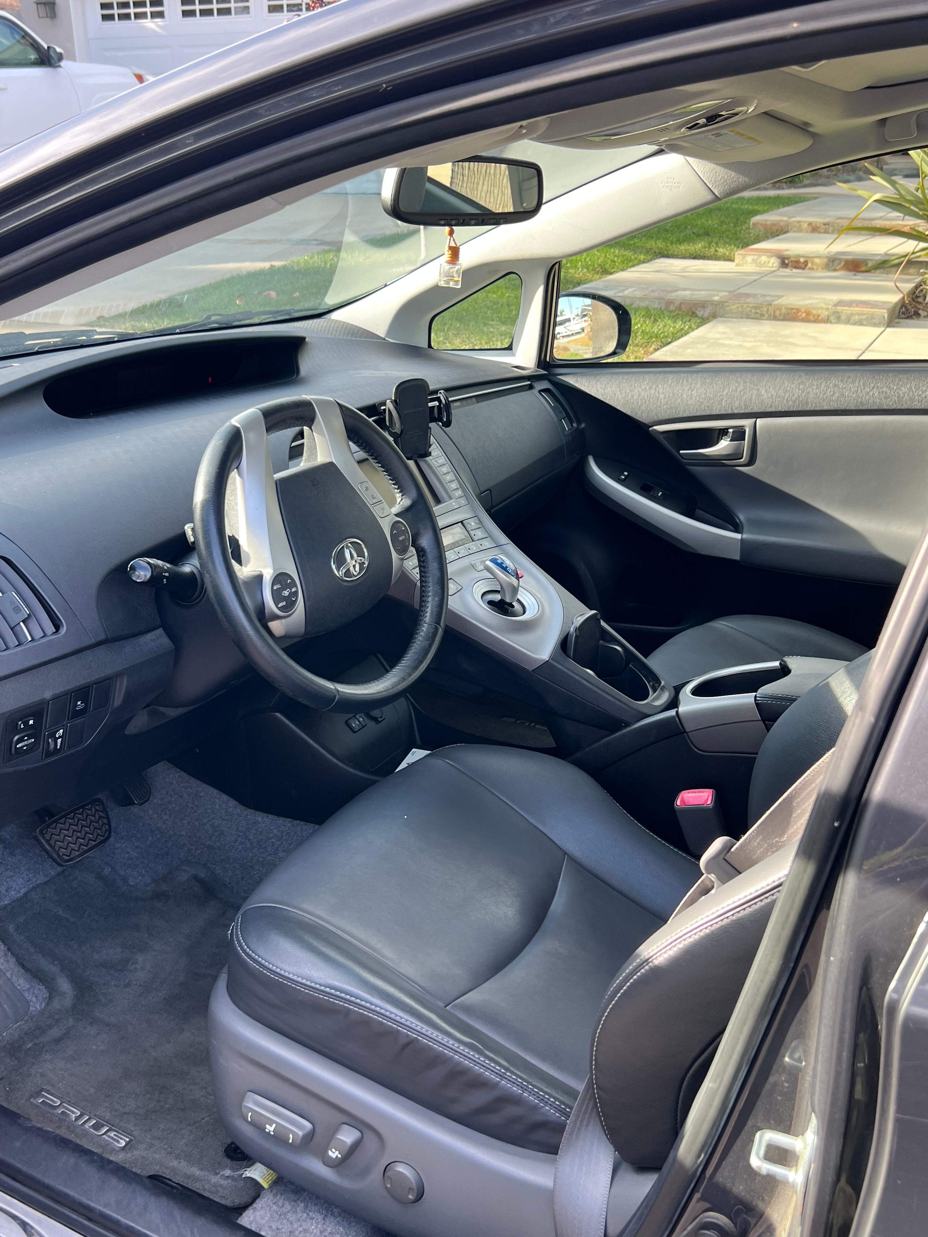 Used 2013 Toyota Prius Four w/ Deluxe Solar Roof Pkg FWD image 9