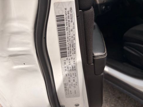Used 2016 Jeep Cherokee Sport FWD image 11