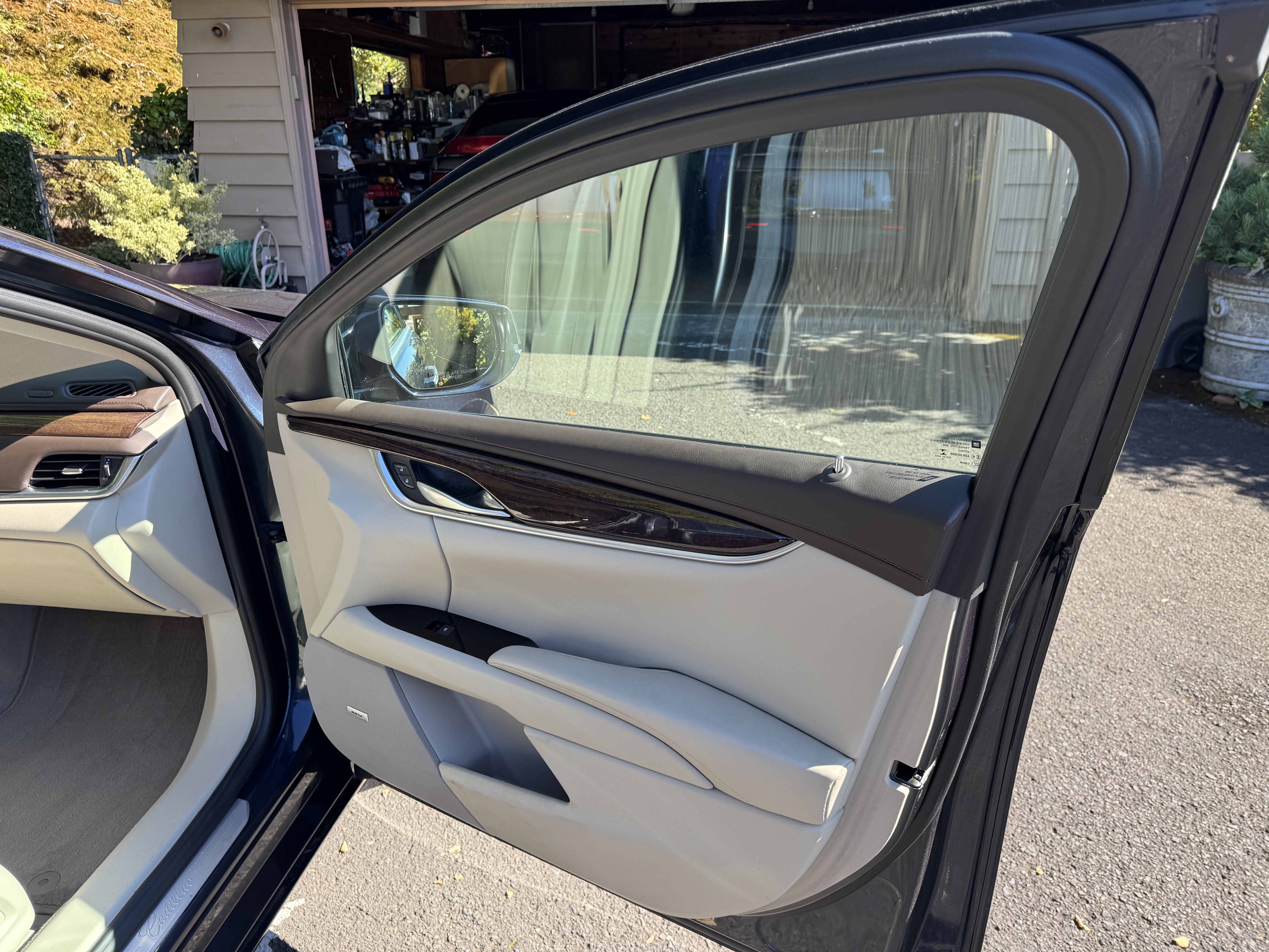 Used 2013 Cadillac XTS Premium FWD image 18