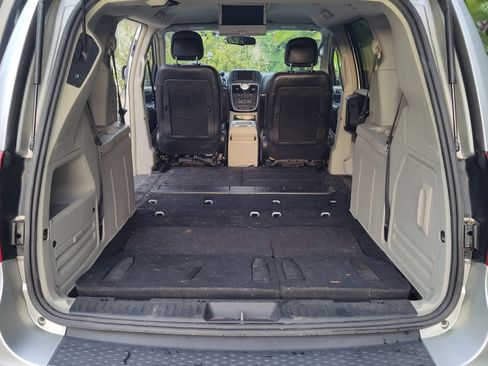 Used 2012 Chrysler Town & Country Touring w/ Entertainment Group #1 image 13