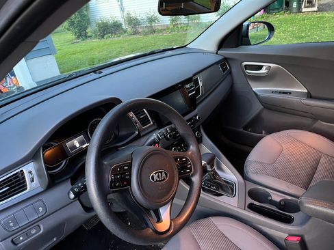 Used 2017 Kia Niro LX FWD image 6