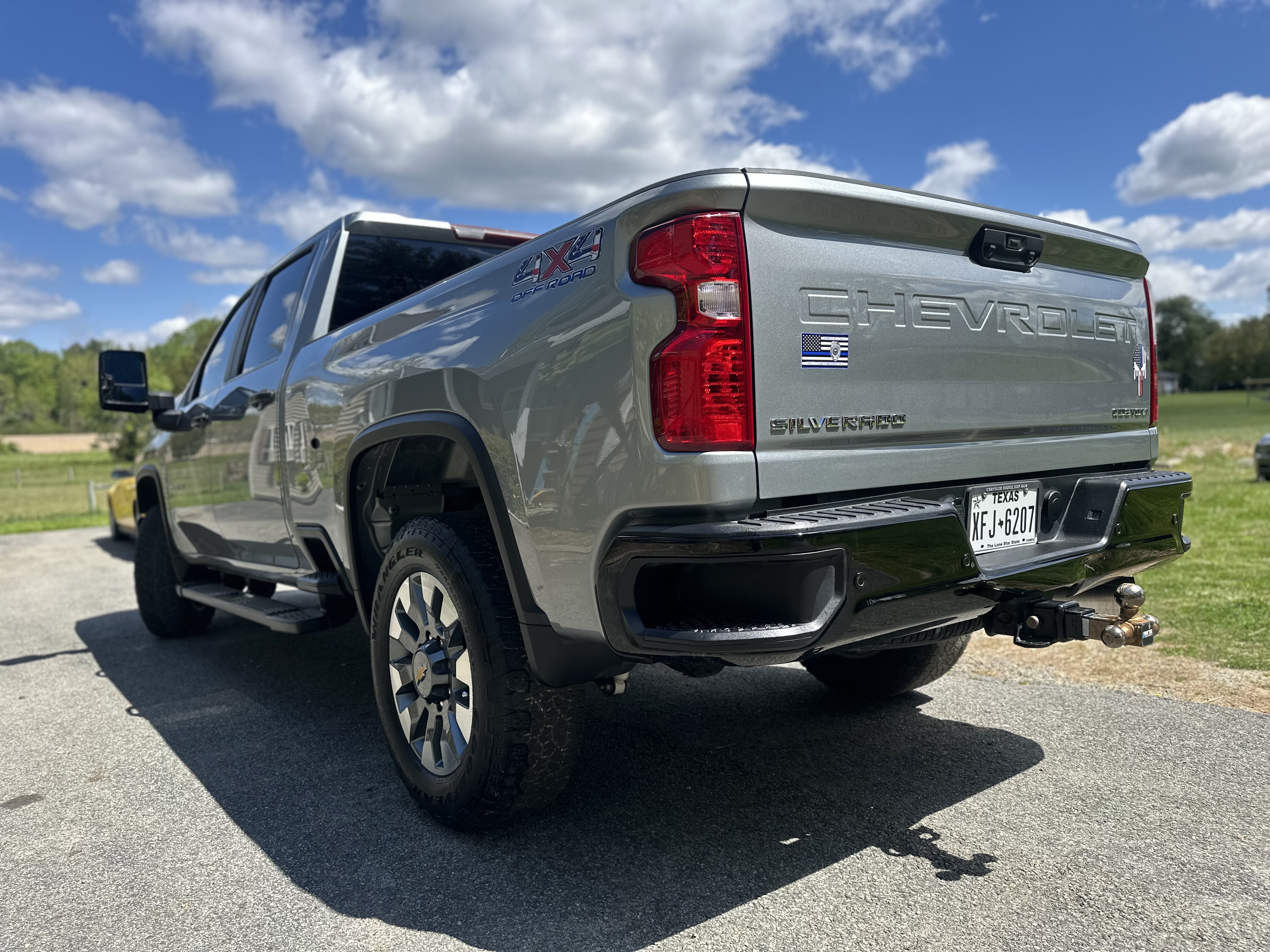 Used 2025 Chevrolet Silverado 2500 Custom w/ Custom Value Package AWD/4WD image 1