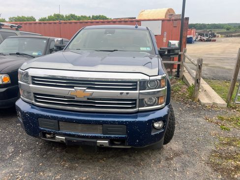 Used 2015 Chevrolet Silverado 2500 High Country w/ Duramax Plus Package image 4